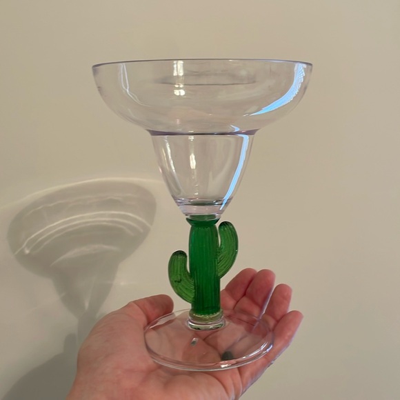 Set of 4 plastic cactus margarita glasses *NWOT* - Picture 1 of 3